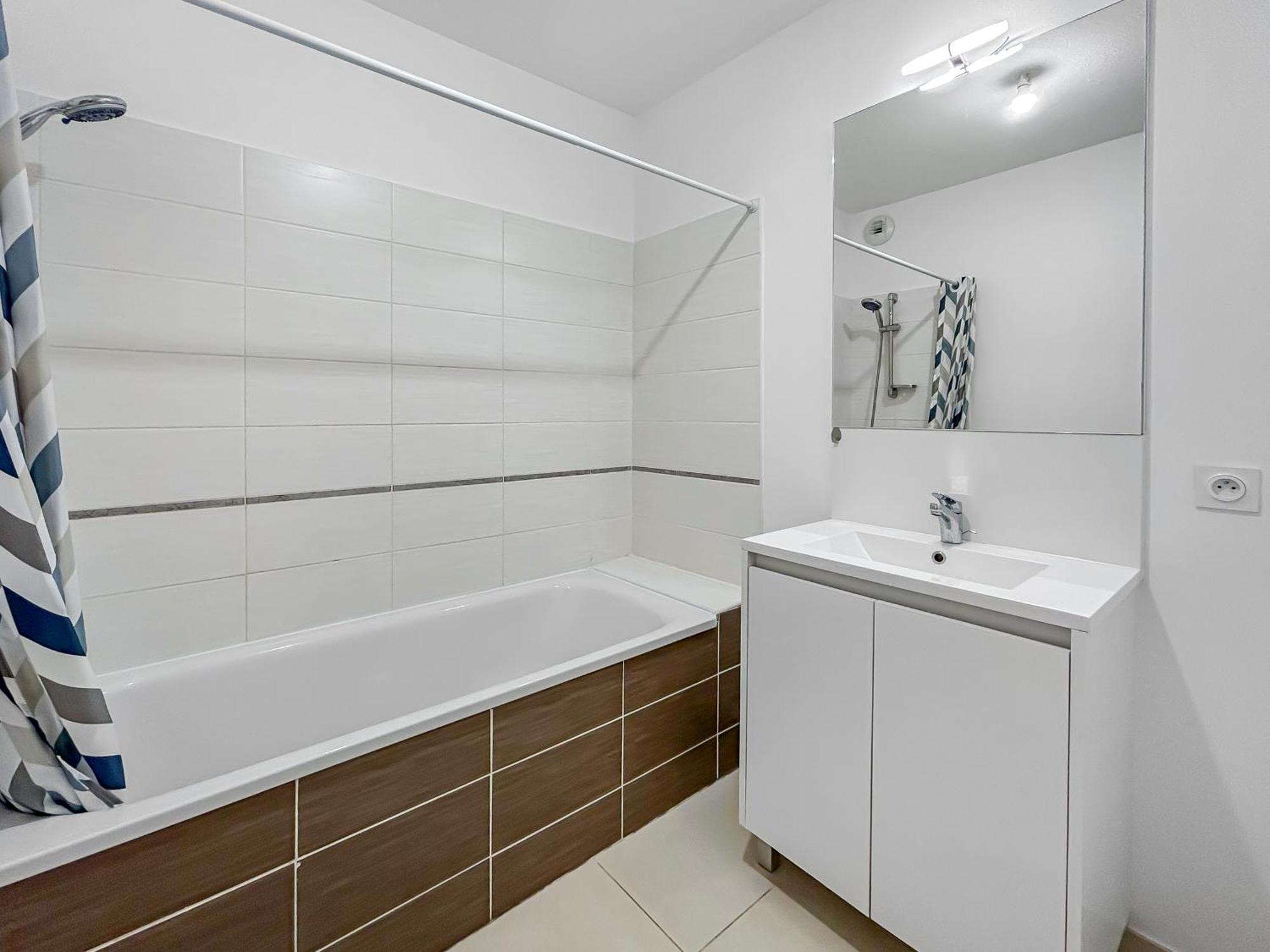 Vivez Lunel-Clim-Wifi Fibre-Parking Prive-Patio T2 Lunel (Herault) Exterior foto